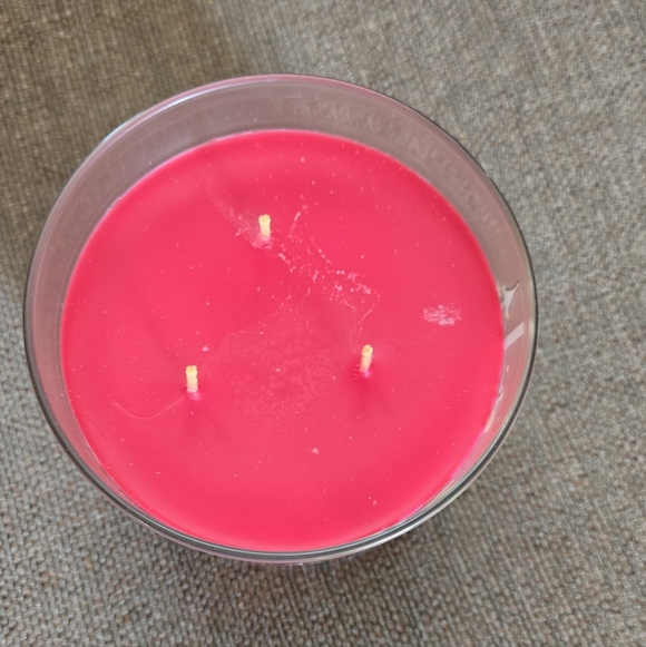 Bath & Body Works candle - Holiday - Picture 3 of 3